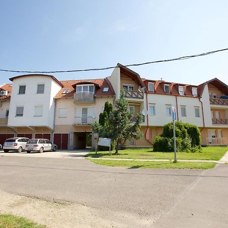 Zoli Apartmanok-Timi Kolcsey 34-36 Hajdúszoboszló Zewnętrze zdjęcie